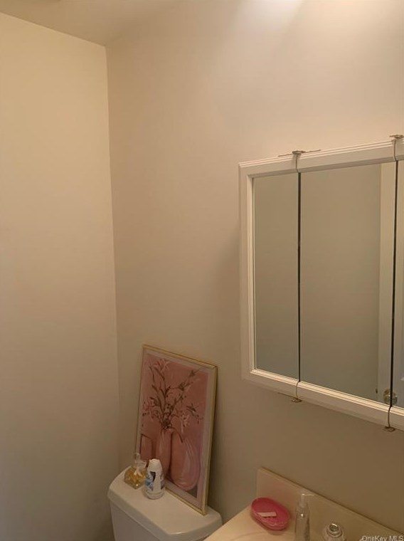 218 Hubert Humphrey Dr, Chestnut Ridge NY  10977-6720 exterior