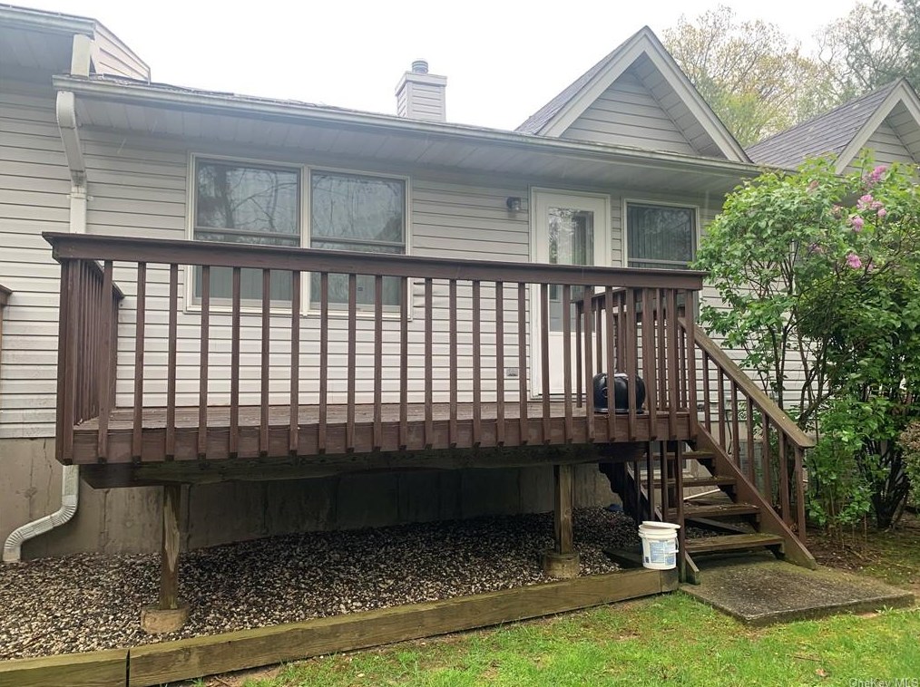 218 Hubert Humphrey Dr, Chestnut Ridge NY  10977-6720 exterior