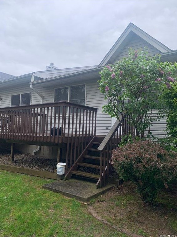 218 Hubert Humphrey Dr, Chestnut Ridge NY  10977-6720 exterior