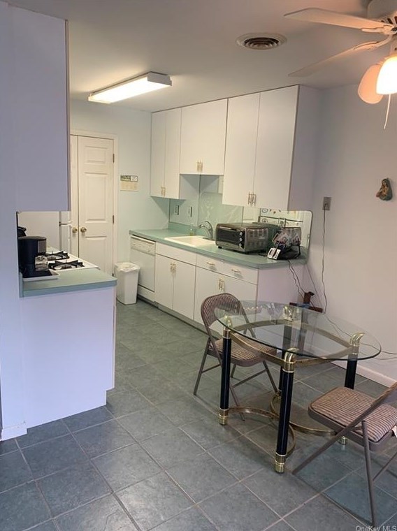 218 Hubert Humphrey Dr, Chestnut Ridge NY  10977-6720 exterior