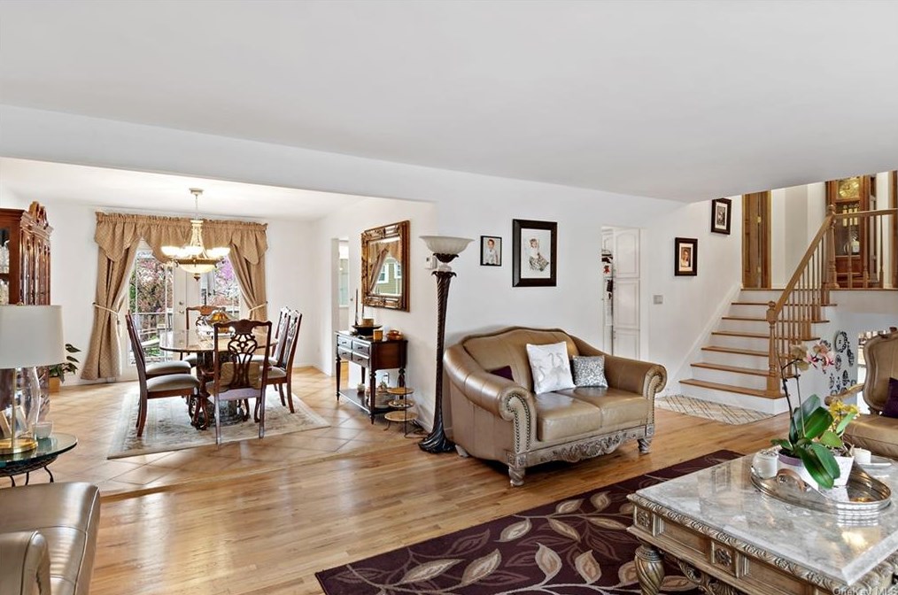 670 Secor Rd, Hartsdale NY  10530-1360 exterior