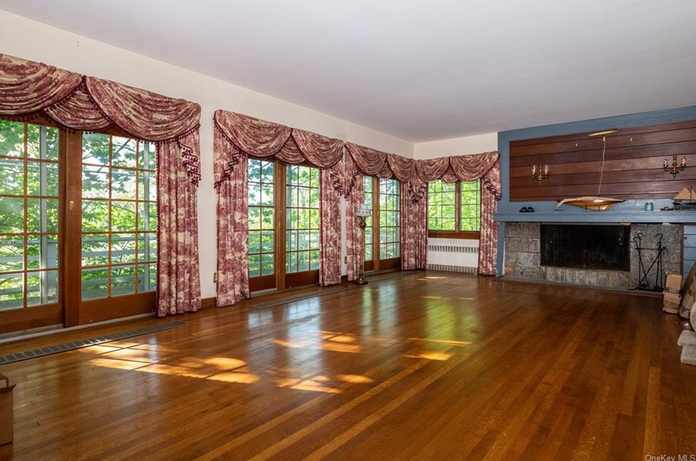 35 Abbey Pl, Yonkers NY 10701-1715 exterior