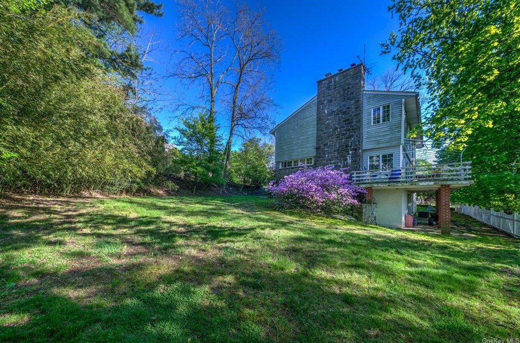 35 Abbey Pl, Yonkers NY 10701-1715 exterior