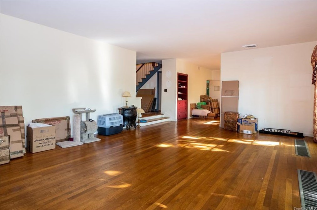 35 Abbey Pl, Yonkers NY 10701-1715 exterior