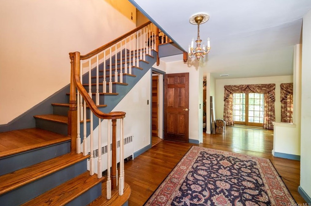 35 Abbey Pl, Yonkers NY 10701-1715 exterior