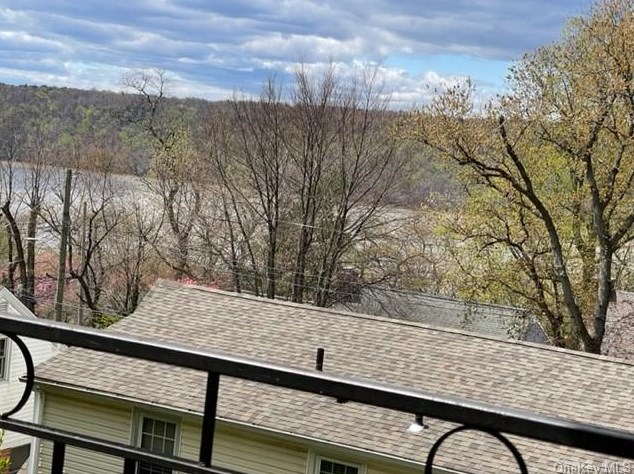 35 Abbey Pl, Yonkers NY 10701-1715 exterior