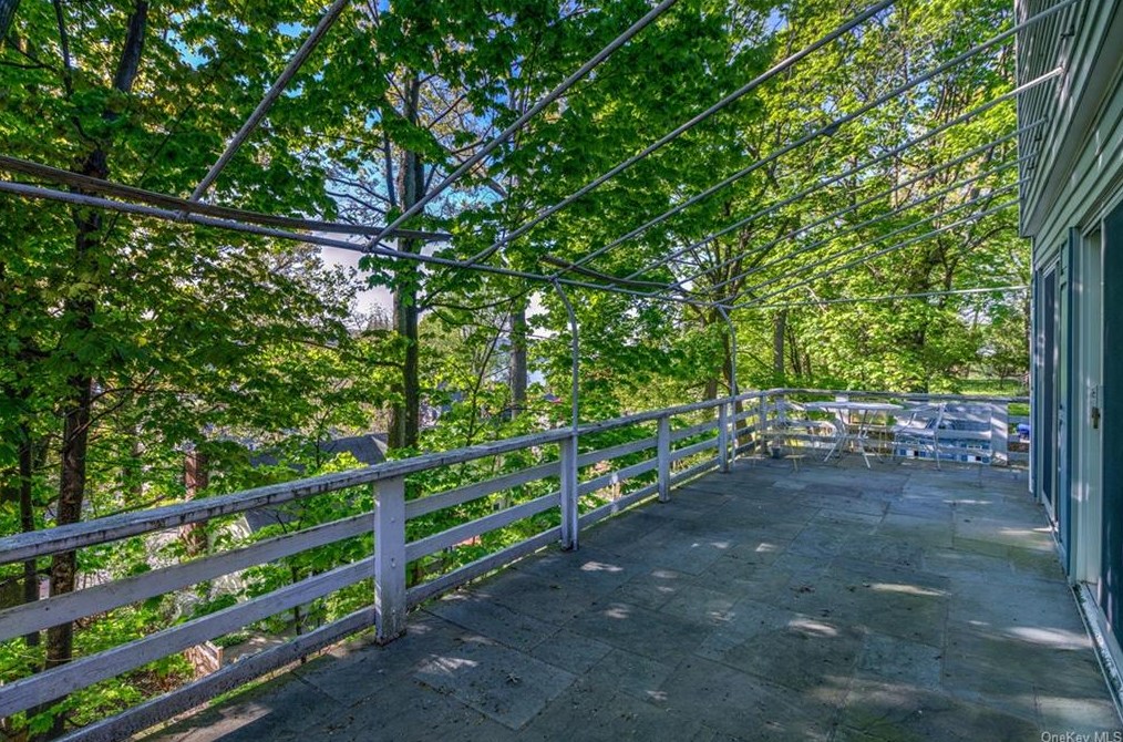 35 Abbey Pl, Yonkers NY 10701-1715 exterior