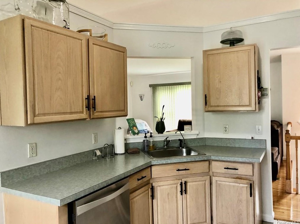 9 Silo Dr, Walden NY  12586-3413 exterior