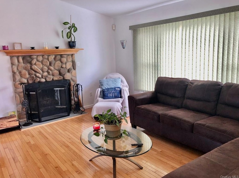 9 Silo Dr, Walden NY  12586-3413 exterior