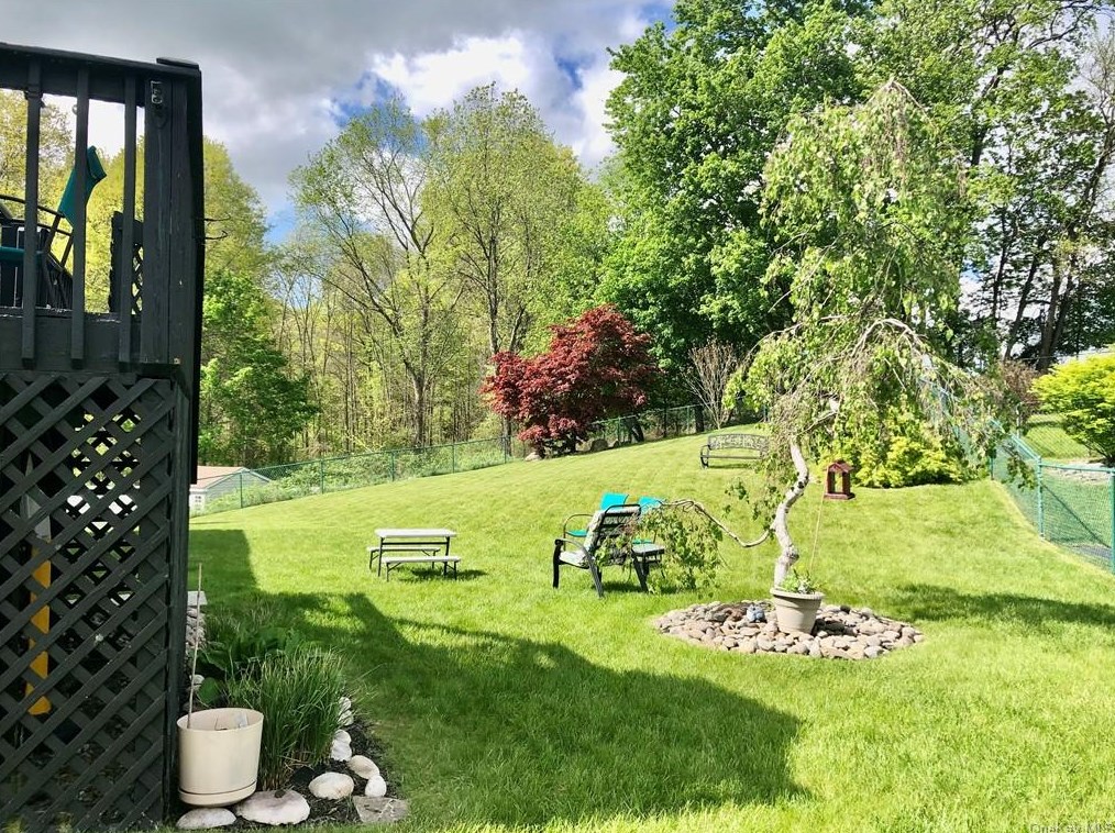 9 Silo Dr, Walden NY  12586-3413 exterior