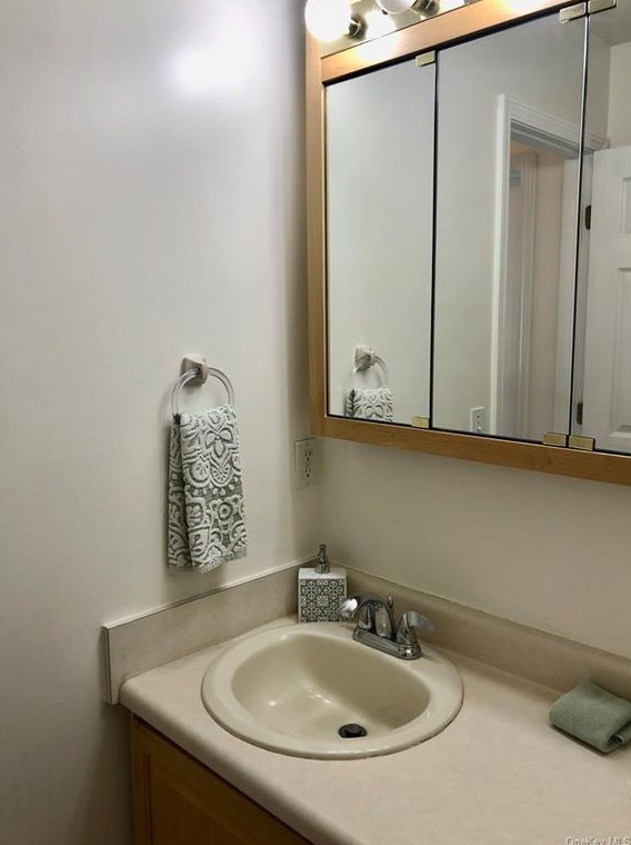 9 Silo Dr, Walden NY  12586-3413 exterior