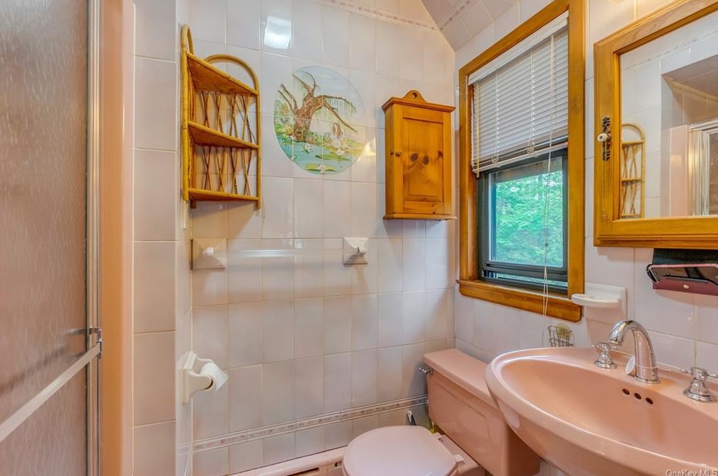 25 Cliffside Dr, Yonkers NY 10710-3140 exterior