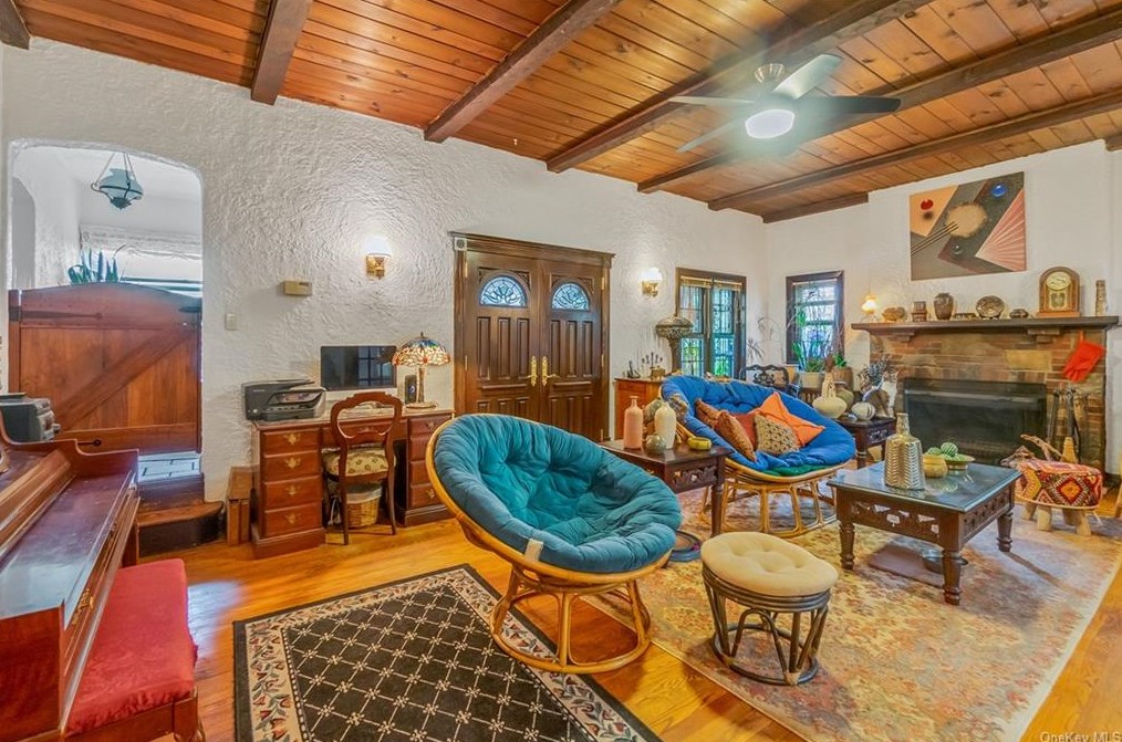 25 Cliffside Dr, Yonkers NY 10710-3140 exterior