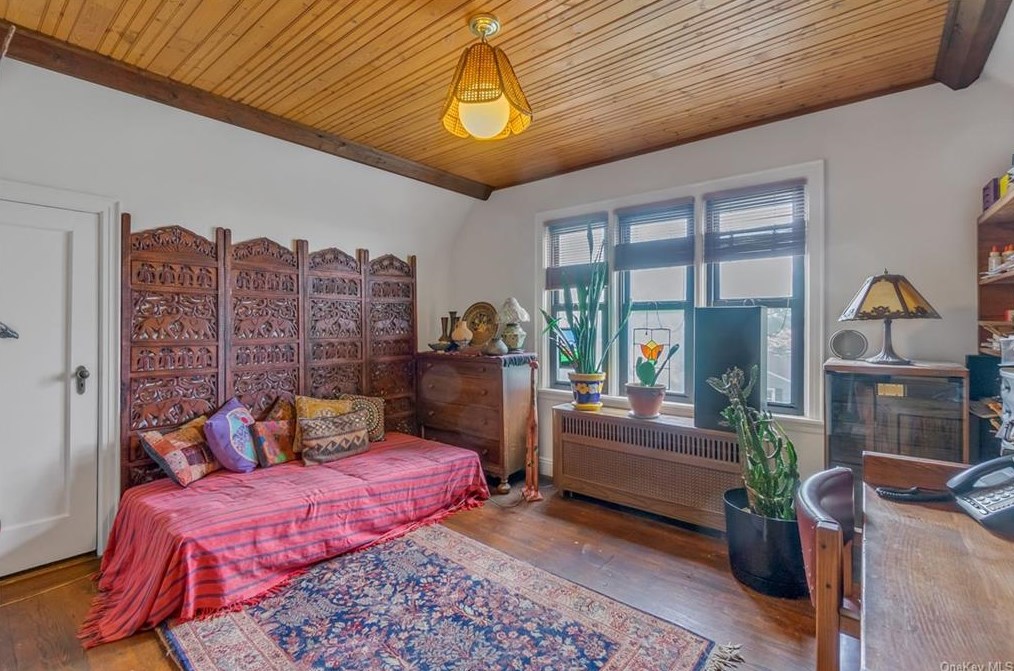 25 Cliffside Dr, Yonkers NY 10710-3140 exterior