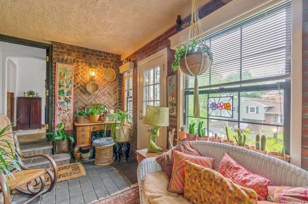 25 Cliffside Dr, Yonkers NY 10710-3140 exterior