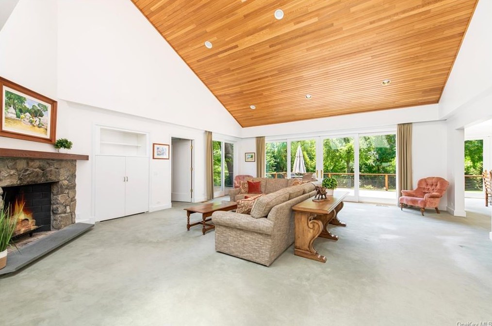 21 Logan Ln, Katonah NY  10536-3246 exterior