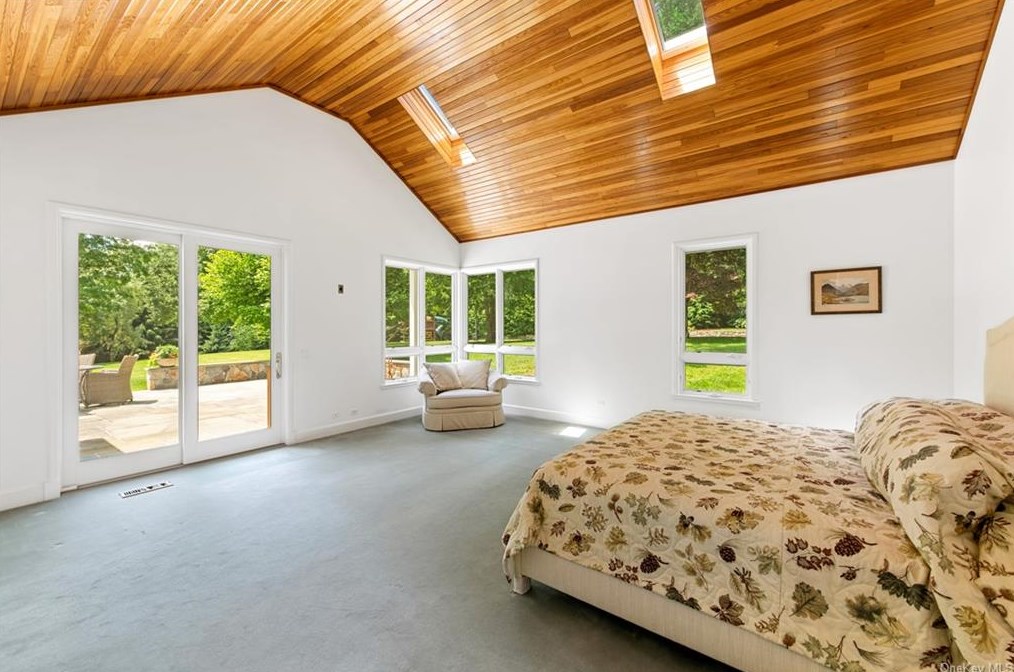 21 Logan Ln, Katonah NY  10536-3246 exterior