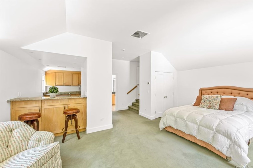 21 Logan Ln, Katonah NY  10536-3246 exterior