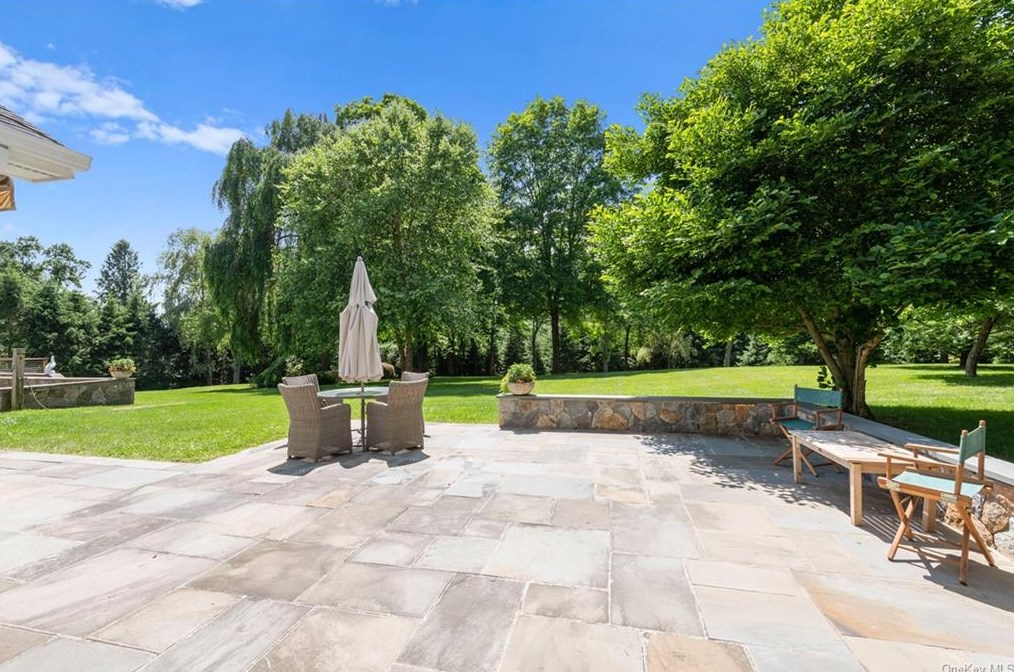 21 Logan Ln, Katonah NY  10536-3246 exterior