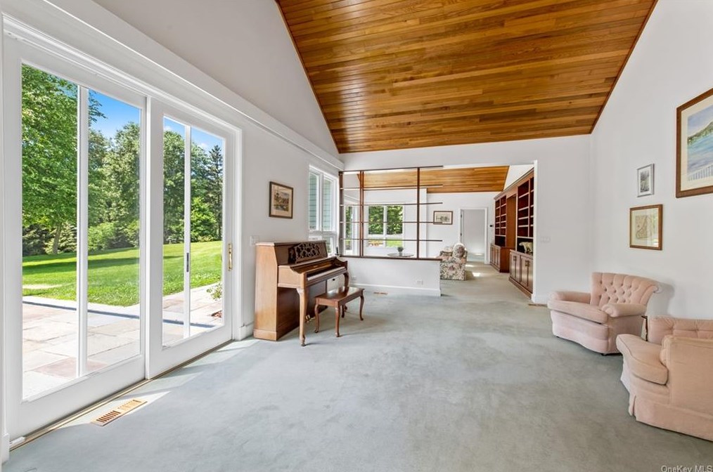 21 Logan Ln, Katonah NY  10536-3246 exterior