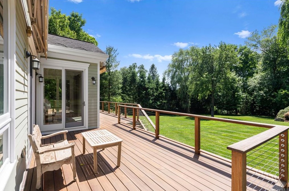 21 Logan Ln, Katonah NY  10536-3246 exterior