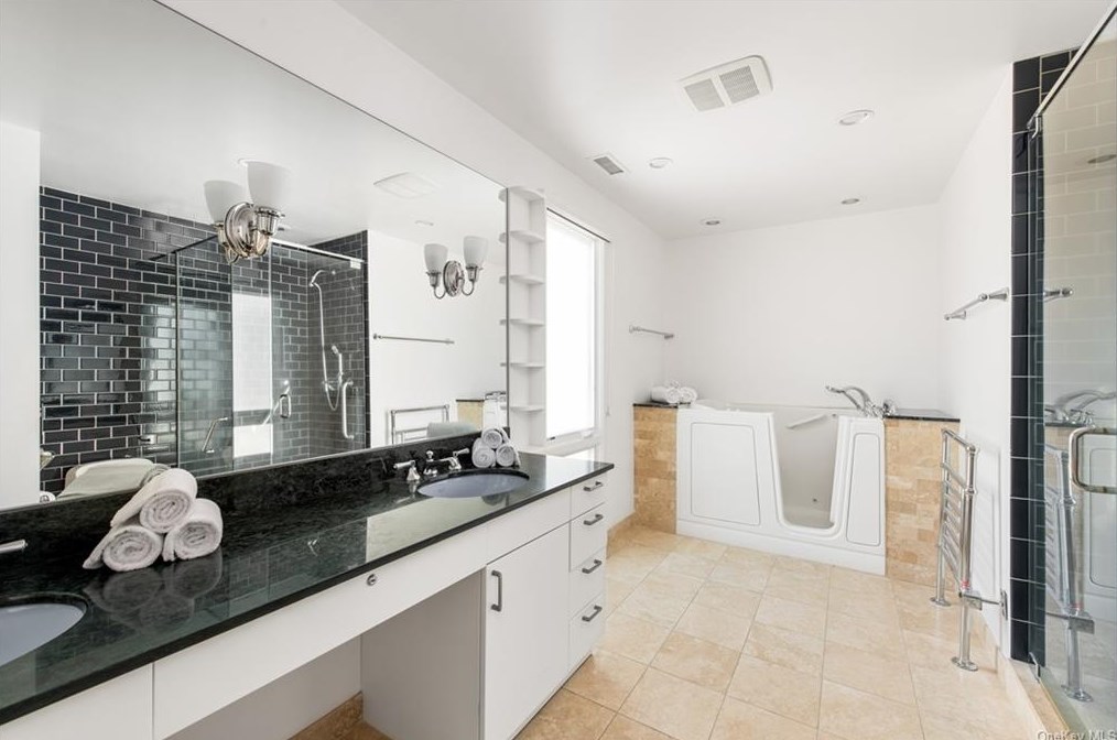 21 Logan Ln, Katonah NY  10536-3246 exterior