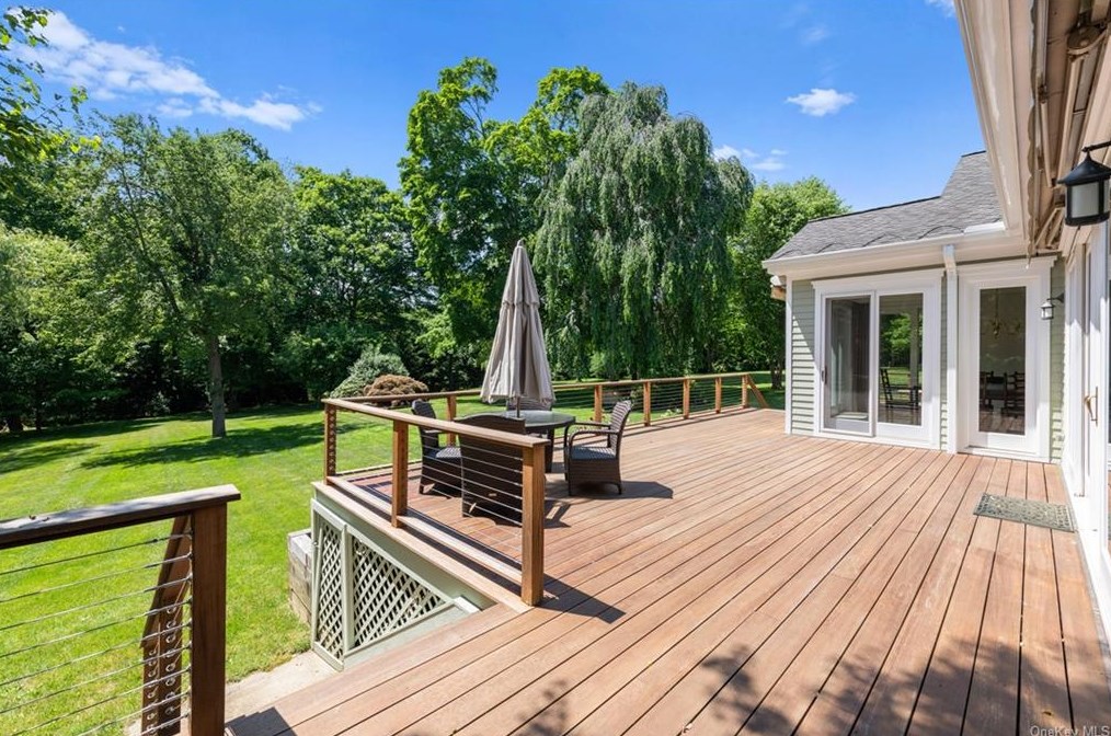 21 Logan Ln, Katonah NY  10536-3246 exterior