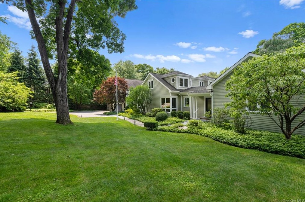 21 Logan Ln, Katonah NY  10536-3246 exterior
