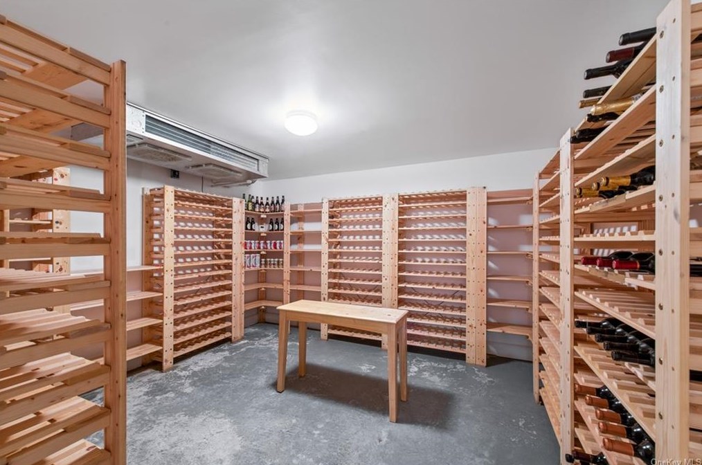 21 Logan Ln, Katonah NY  10536-3246 exterior