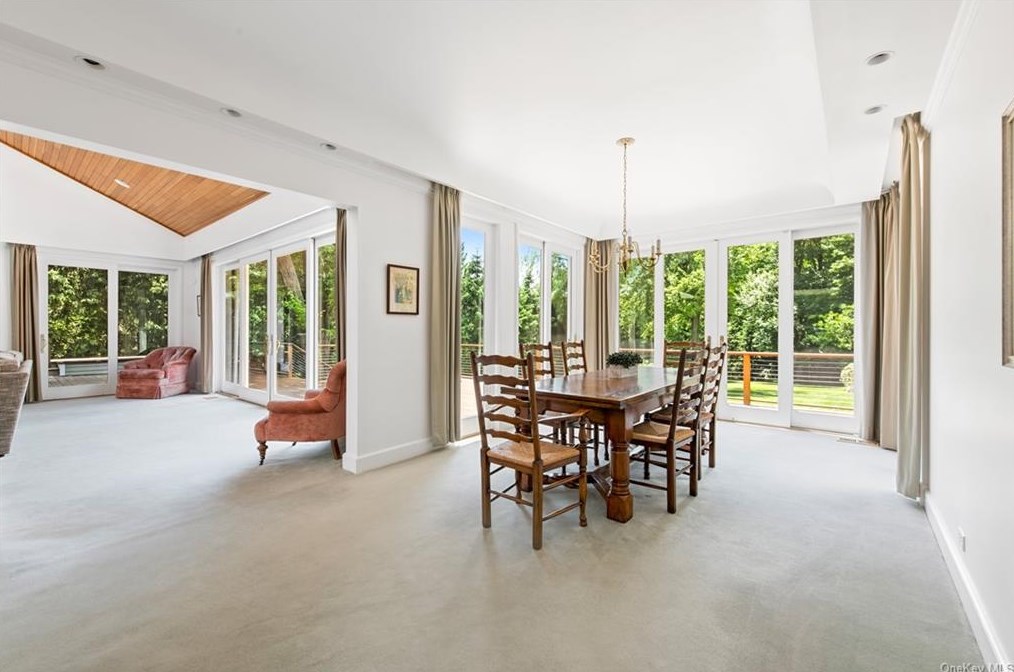 21 Logan Ln, Katonah NY  10536-3246 exterior