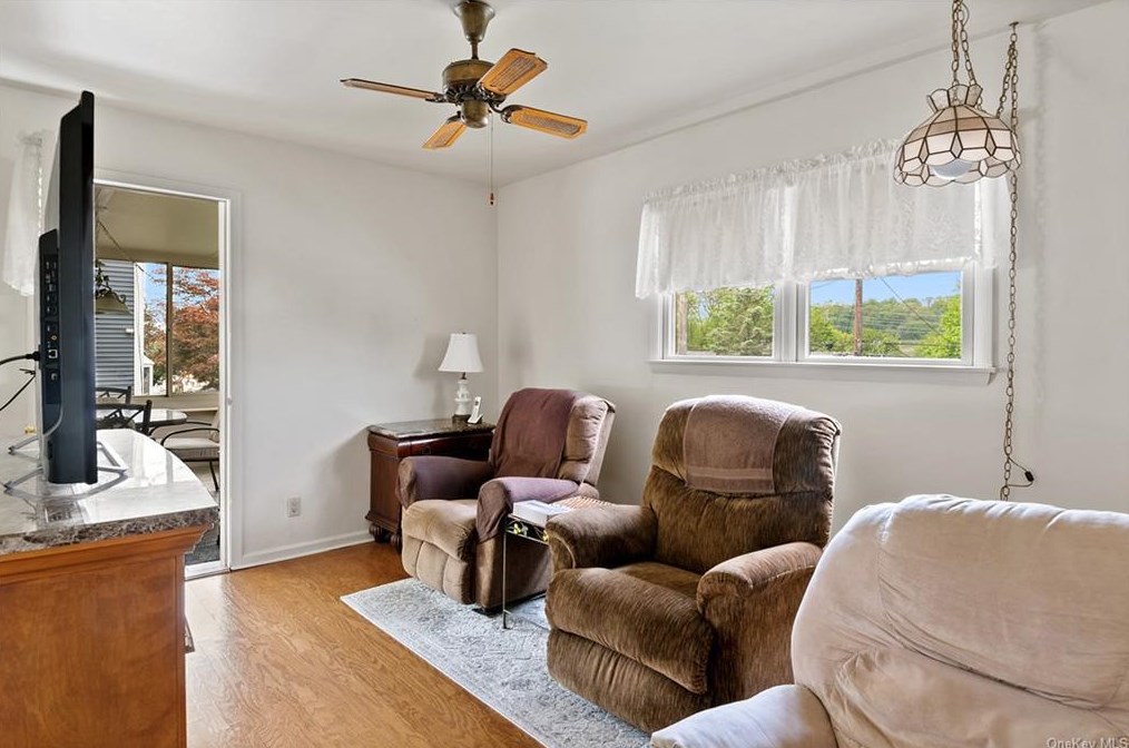 216 Pembrook Dr, Yonkers NY 10710-2804 exterior