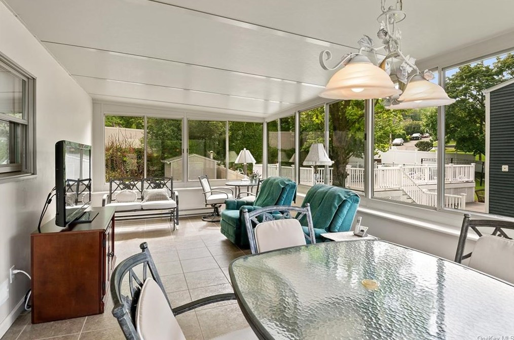 216 Pembrook Dr, Yonkers NY 10710-2804 exterior