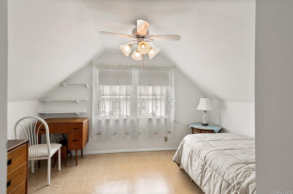 216 Pembrook Dr, Yonkers NY 10710-2804 exterior