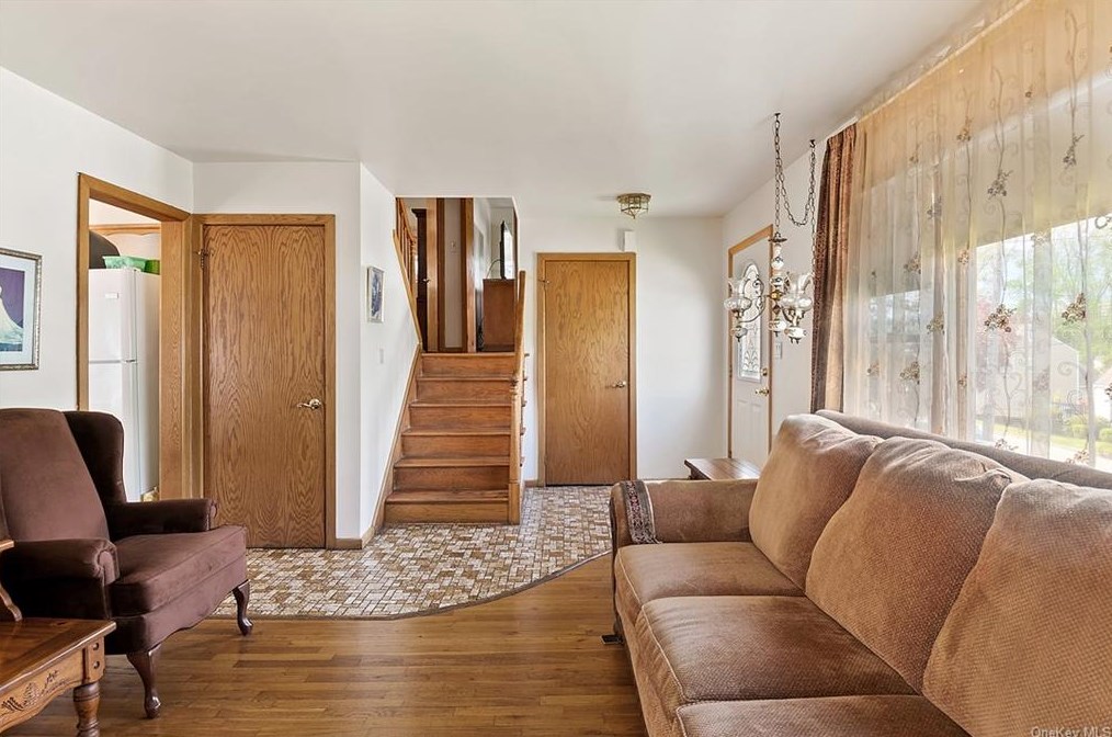 216 Pembrook Dr, Yonkers NY 10710-2804 exterior