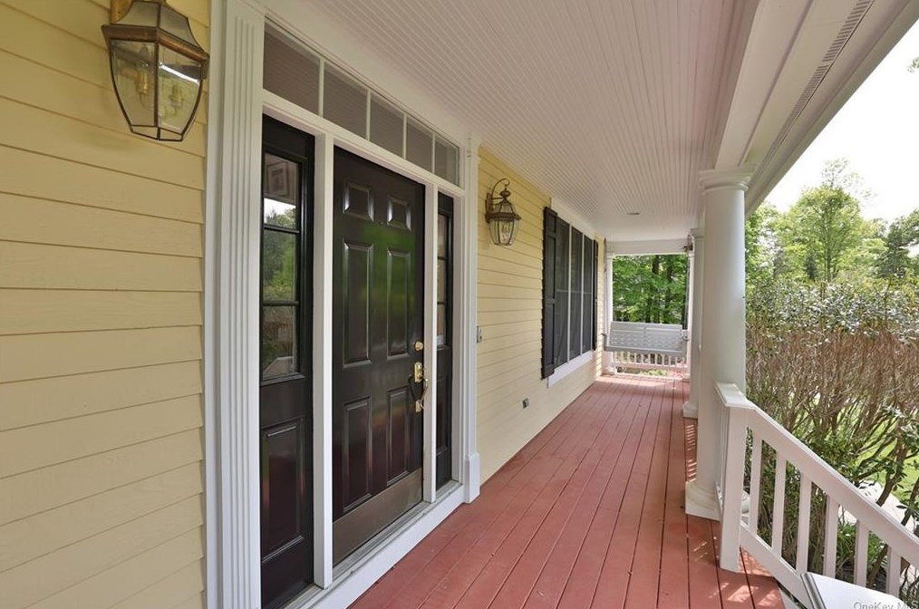 5 Red Maple Rdg, Croton On Hudson NY  10520-1550 exterior