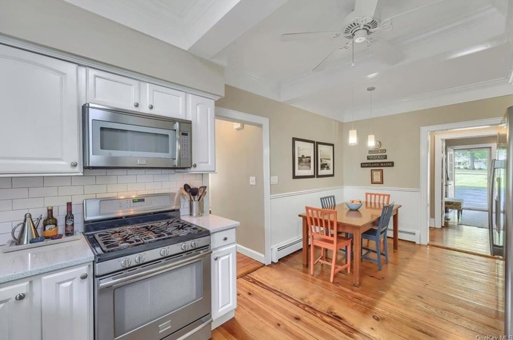 21 Phillips Pl, Goshen NY  10924-2307 exterior