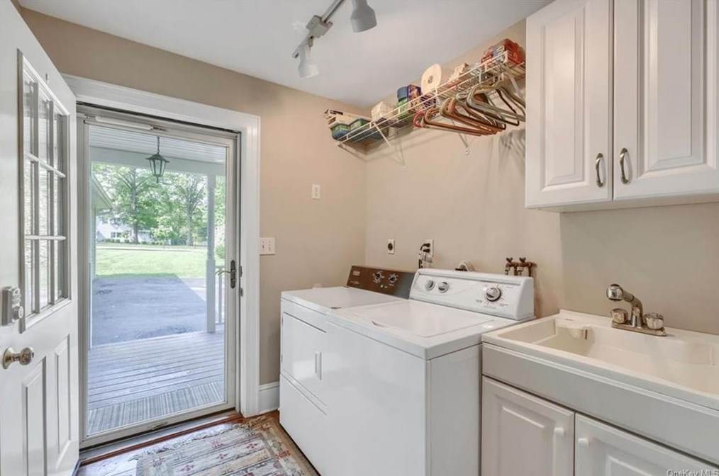 21 Phillips Pl, Goshen NY  10924-2307 exterior