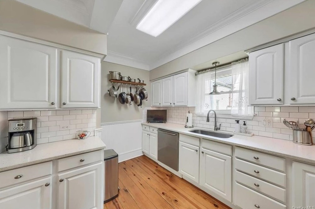 21 Phillips Pl, Goshen NY  10924-2307 exterior