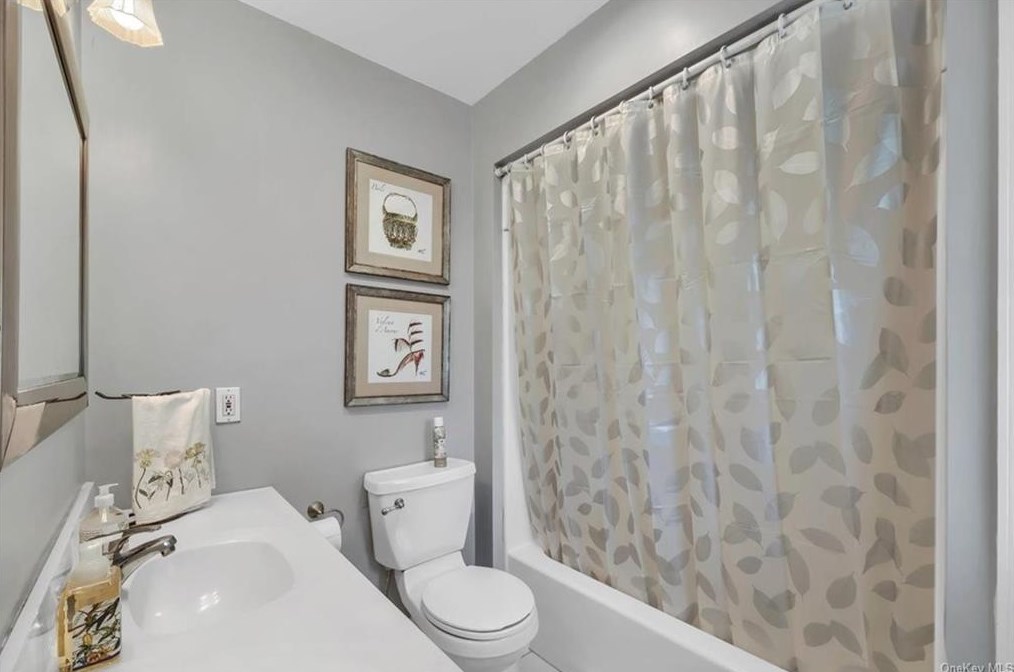 21 Phillips Pl, Goshen NY  10924-2307 exterior