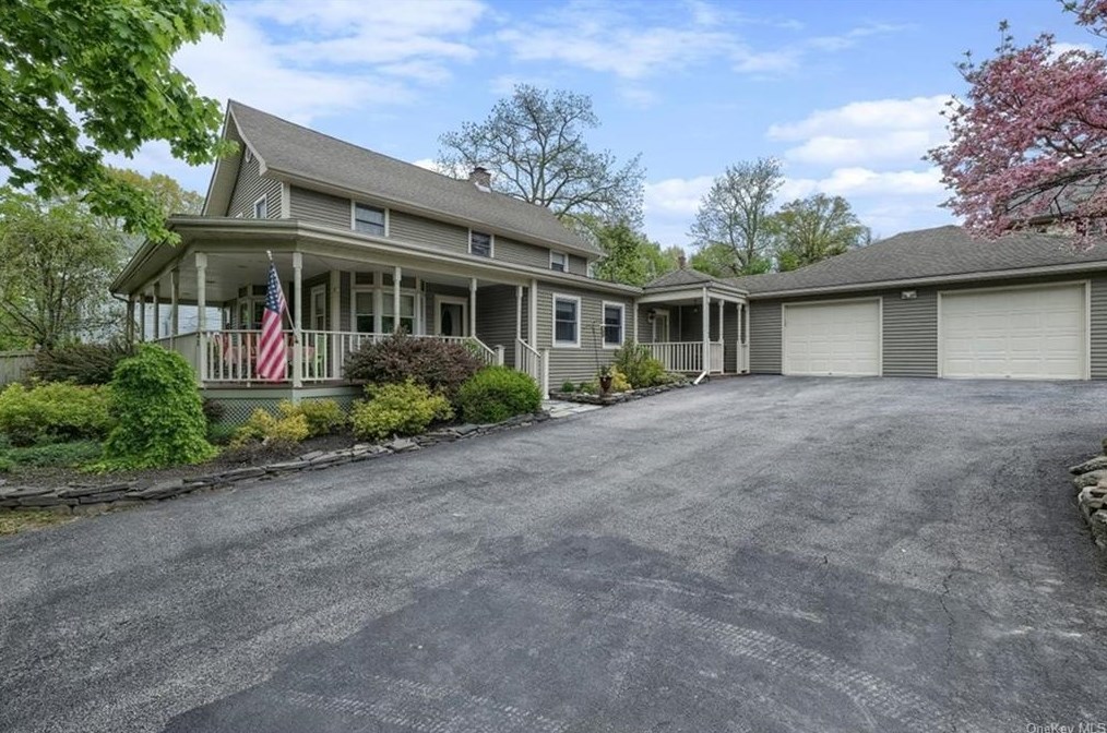 21 Phillips Pl, Goshen NY  10924-2307 exterior