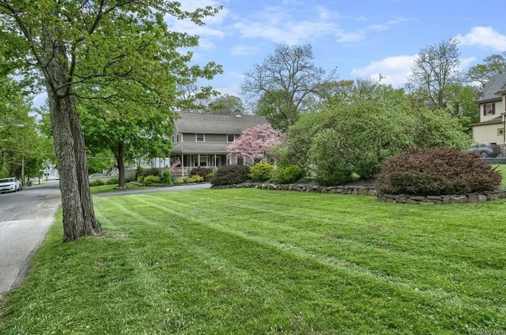 21 Phillips Pl, Goshen NY  10924-2307 exterior