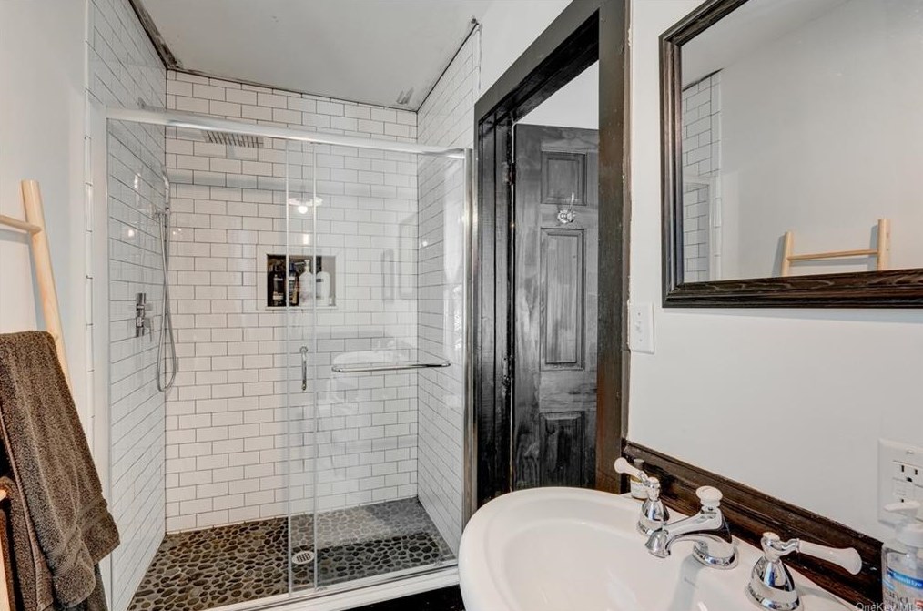 46 Taylor Rd, Jeffersonville NY  12748-5243 exterior