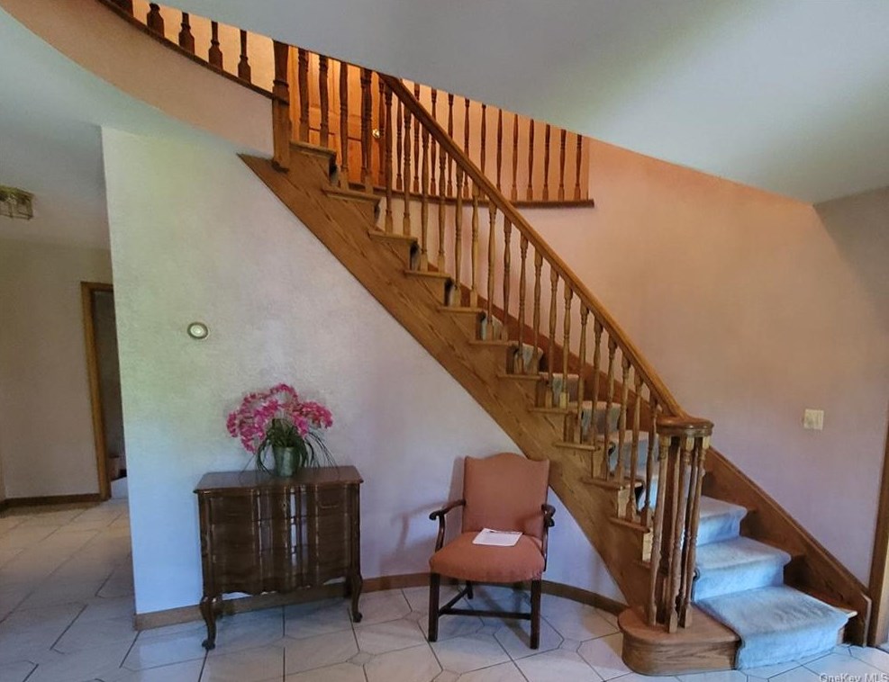 2429 Albany Post Rd, Walden NY  12586-2247 exterior