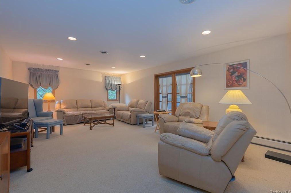 2429 Albany Post Rd, Walden NY  12586-2247 exterior