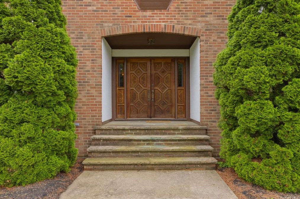 2429 Albany Post Rd, Walden NY  12586-2247 exterior