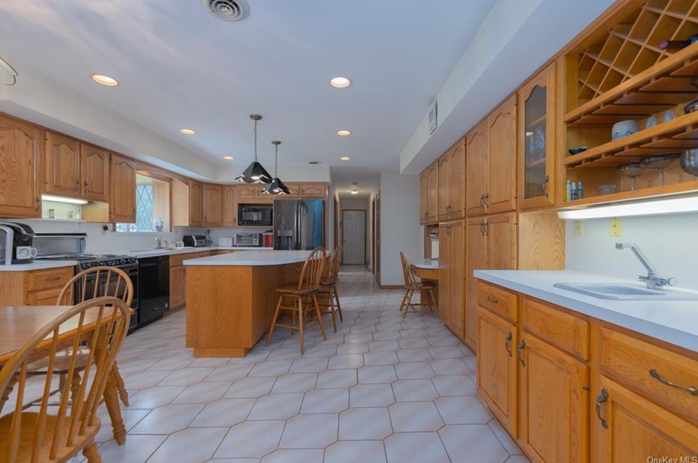 2429 Albany Post Rd, Walden NY  12586-2247 exterior