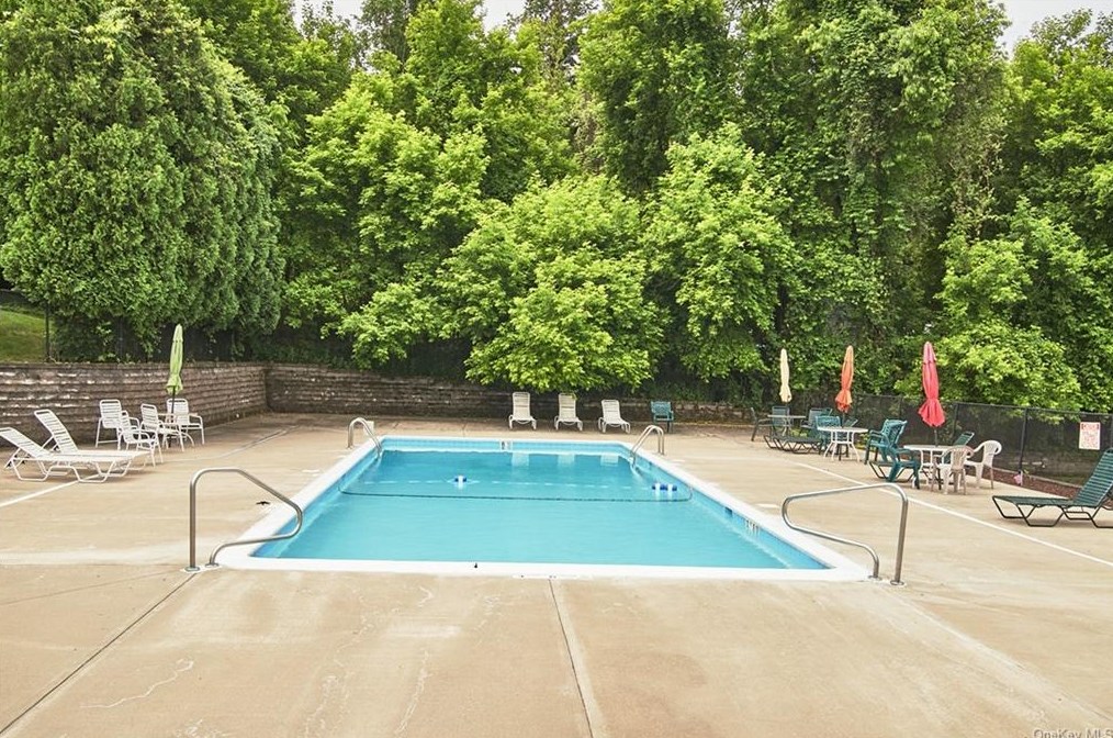 17 Lexington Hl, Harriman NY  10926-3444 exterior
