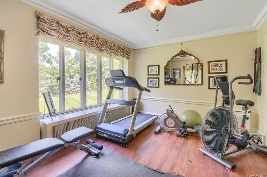 540 Oakridge Pkwy, Peekskill NY  10566-2400 exterior