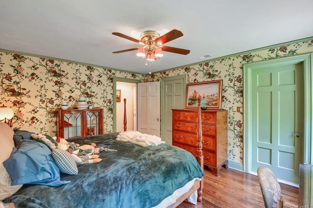 540 Oakridge Pkwy, Peekskill NY  10566-2400 exterior