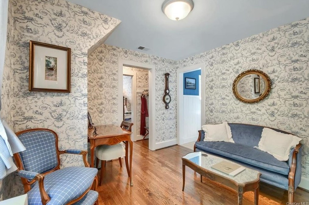 540 Oakridge Pkwy, Peekskill NY  10566-2400 exterior